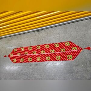 CHRISTMAS TABLE RUNNER‎